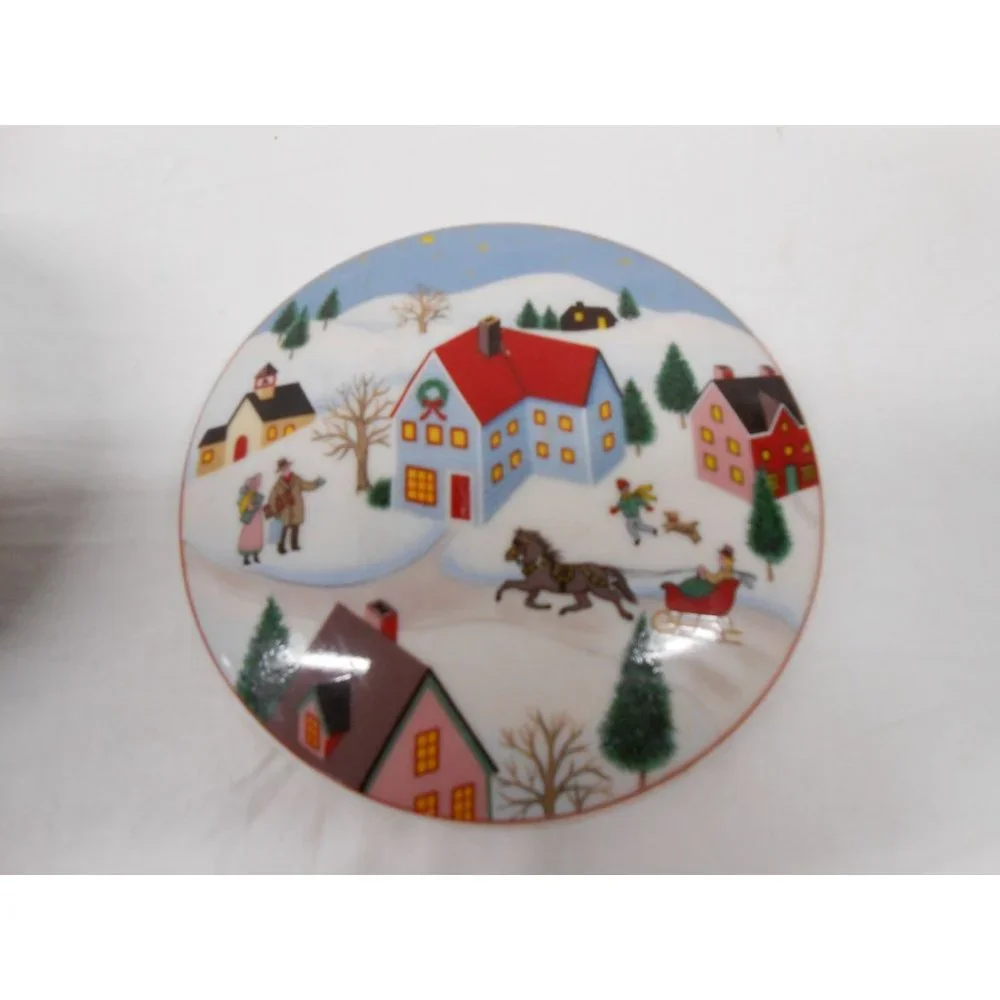 Mikasa Holiday Village Christmas Candy Dish with lid Trinket Box UTO70/683 Japan